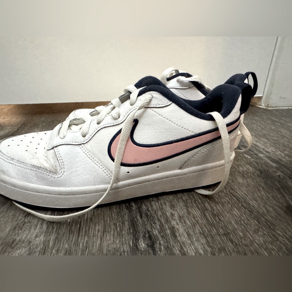 Nike Court Borough Low 2 Shoes Women’s 6.5. Women’s Nike 6.5